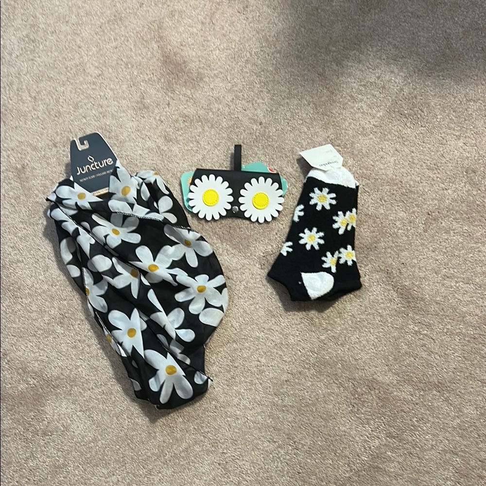 Daisy Print Kids Accessories Set - Black and White